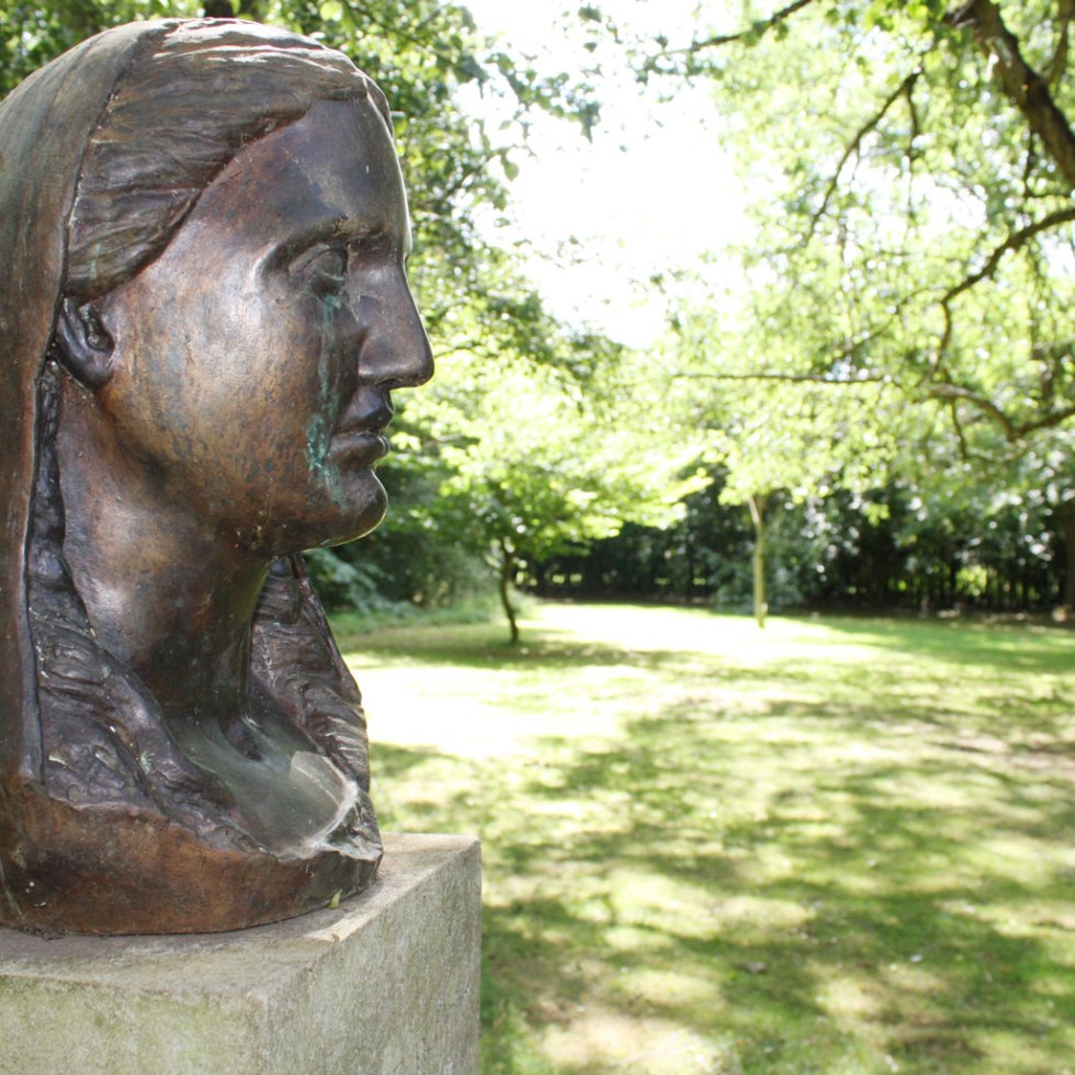 Sculpture at Stockwood DIscovery Centre